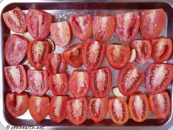 Cut roma tomatoes and garlic